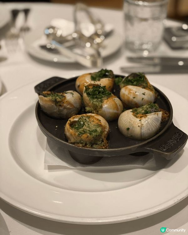 beef tartare 口感柔嫰,加上酥脆薯仔絲和煙燻骨髓...