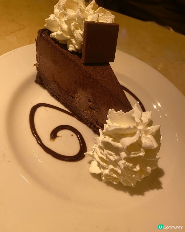 芝樂坊：蛋糕出名，但炸芝士通粉都濃好味🤤曲奇奶昔又大杯 抵飲...