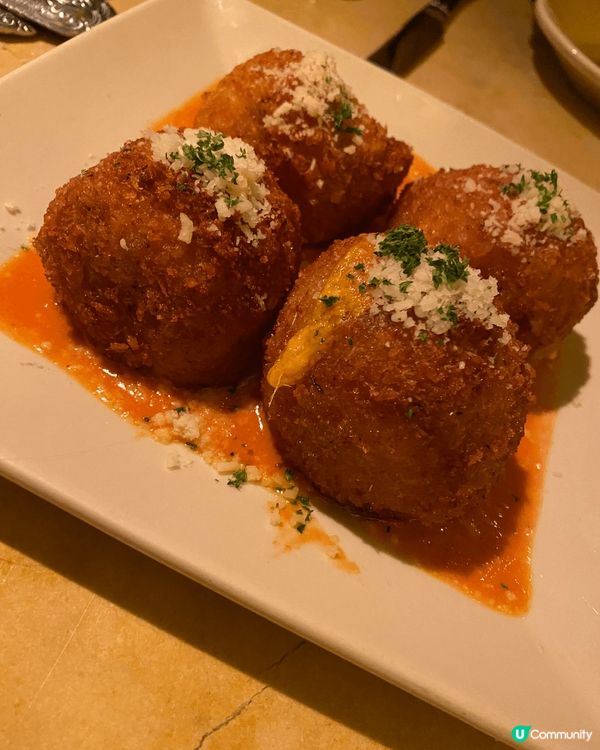 芝樂坊：蛋糕出名，但炸芝士通粉都濃好味🤤曲奇奶昔又大杯 抵飲...