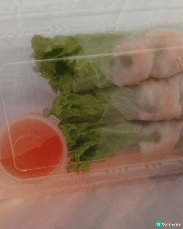 第一張是泰式蝦米卷。第二張是涼皮加皮蛋。第三張是茉莉奶綠。蝦...