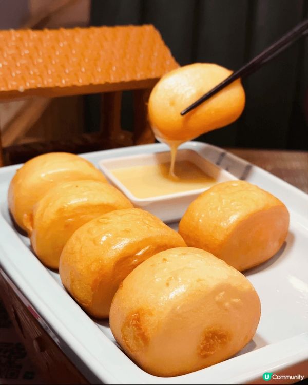 荔枝蝦球造型無得輸，打卡一流，仲好脆口！炸饅頭噴晒煙亦好架勢...