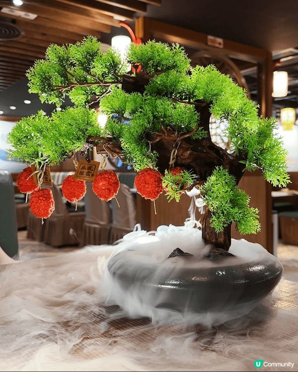 荔枝蝦球造型無得輸，打卡一流，仲好脆口！炸饅頭噴晒煙亦好架勢...