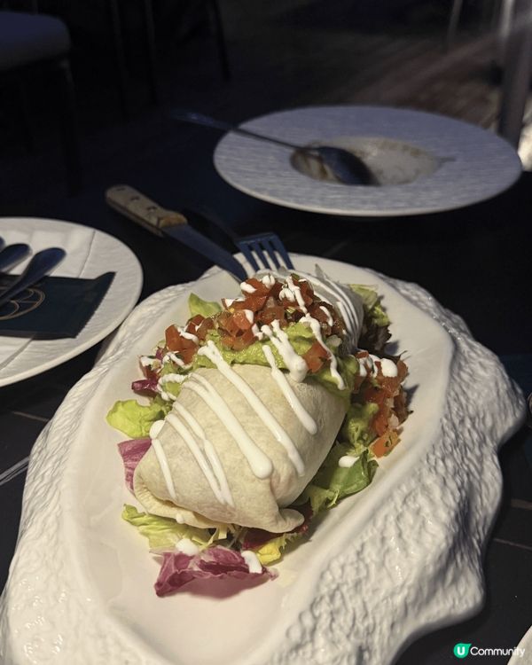 這間餐廳的食物十分出色 牛排入口即溶 意粉也很掛汁 酒都很清...