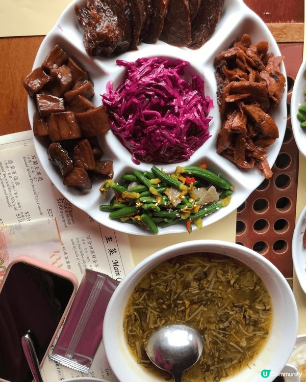 志蓮淨苑吃齋，雖然貴了一些，但很精緻又美味，物有所值，另有園...