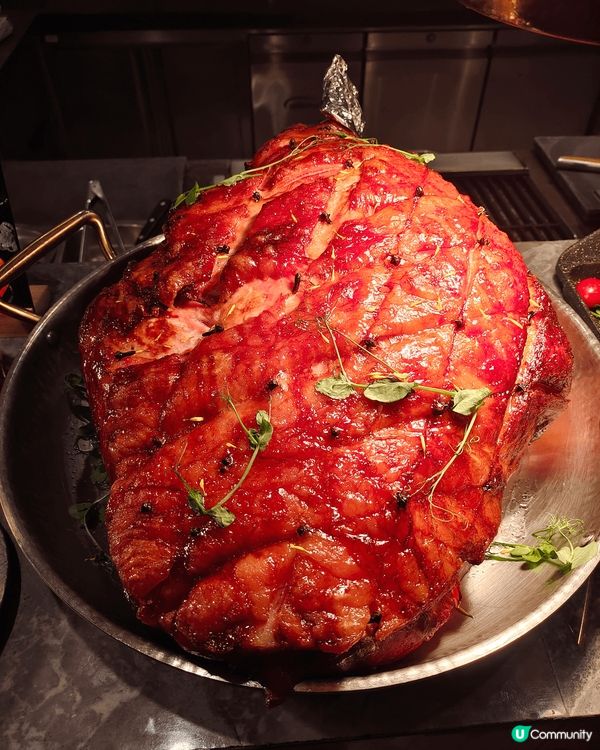 Savvy 太子酒店嘅自助晚餐有多款美食, 特別係自助餐少見...