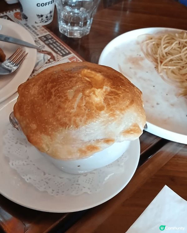 我最欣賞酒店餐廳這個設施。首先，是由Karl Lagerfe...