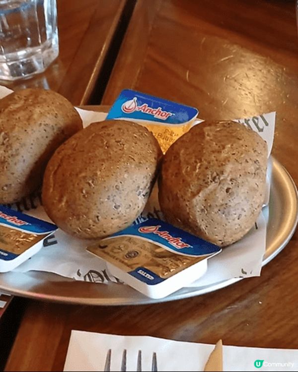 我最欣賞酒店餐廳這個設施。首先，是由Karl Lagerfe...