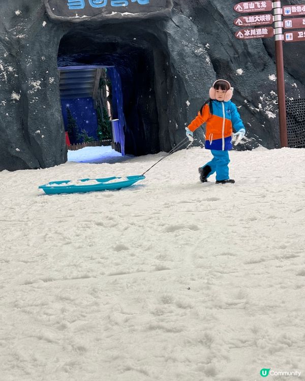 深圳最大滑雪場 卡魯冰雪世界，娛雪區比滑雪區設施更為豐富，特...