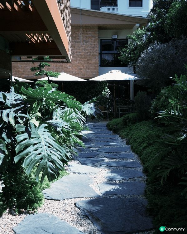 曼谷的Nana cafe. 環境很美, 非常適合打卡, 而且...