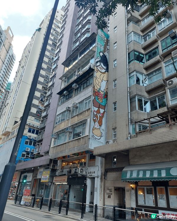 有日跟朋友遊走西環，上環以及中環等地，發覺沿途有些地方有很多...