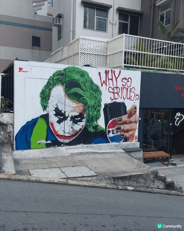 有日跟朋友遊走西環，上環以及中環等地，發覺沿途有些地方有很多...