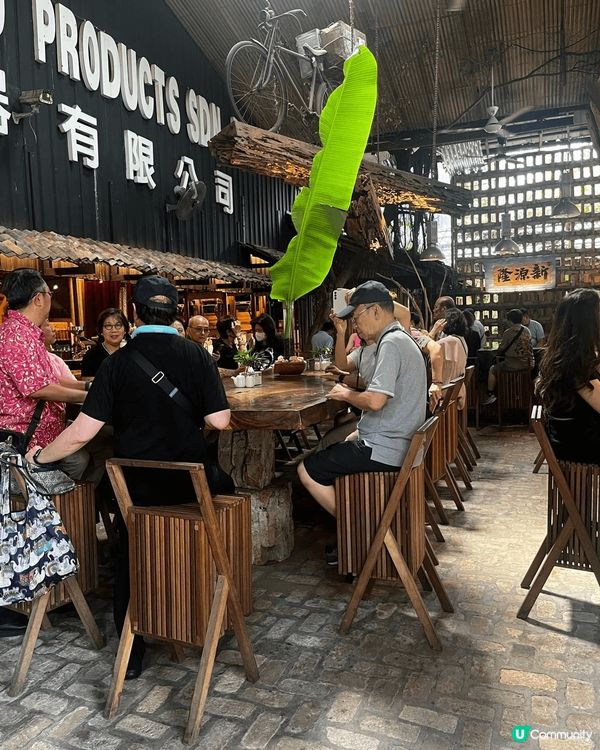 位於檳城的紅山木器有限公司，其實是一家頗為特別的咖啡店。分別...