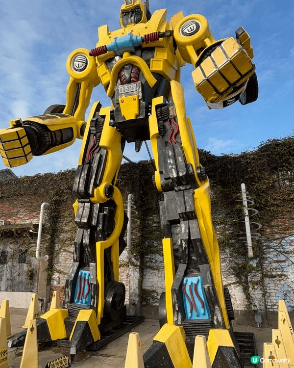 去高雄必去的旗津，沿路走上燈塔只要20分鐘，途中經過炮台，眺...