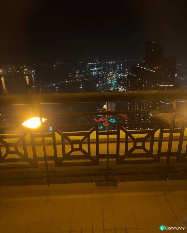 去高雄必去的旗津，沿路走上燈塔只要20分鐘，途中經過炮台，眺...