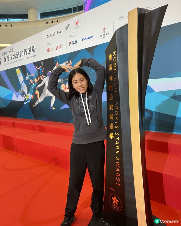 在沙田新城市廣場中座的位置，擺放全港傑出運動員選舉的資料。除...