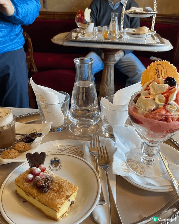 意大利caffe Florian 飲咖啡及甜餅。 好有名氣因...