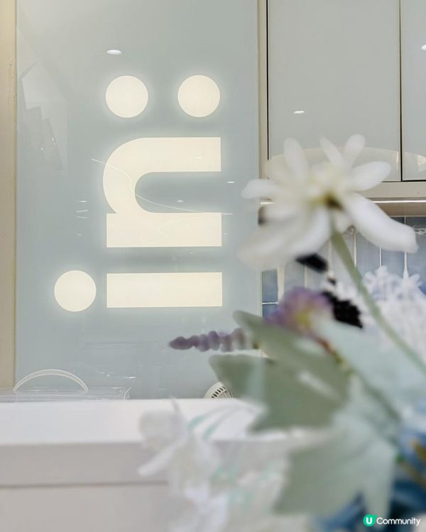 黎到呢度梗係要食呢排好紅嘅港式奶茶 Creme Brulee & 鵝肝酸種菠蘿油啦😍