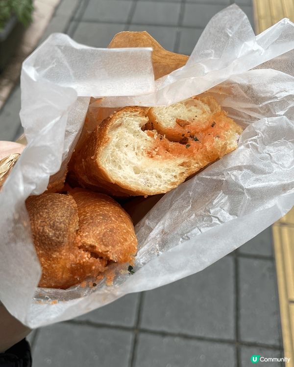 福岡特產—>明太子包，一定要現場食，但凍咗都好味～