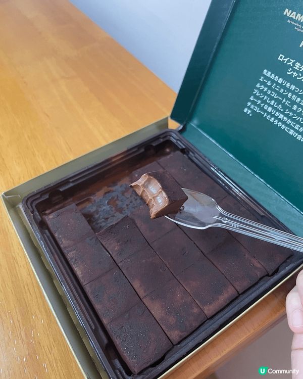 喺大阪關西機場T2，過咗安檢同海關後必買Royce生巧克力！...