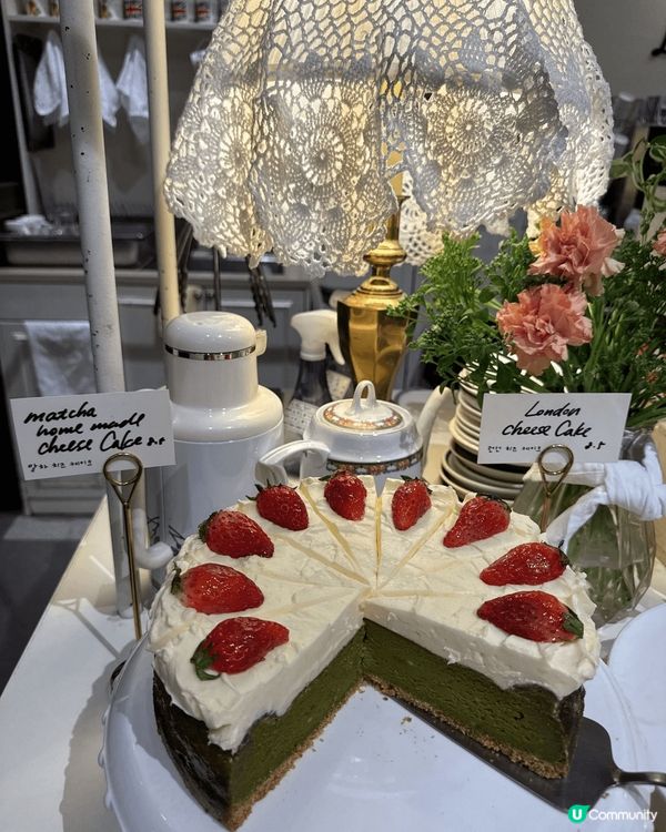 汝矣島現代百貨B1 層，好多野食好吸引，呢間甜品好好味，咖啡...