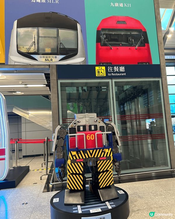 港鐵紅磡站嘅「站見」鐵路展，近日多左架雙層列車，所以又再次同...