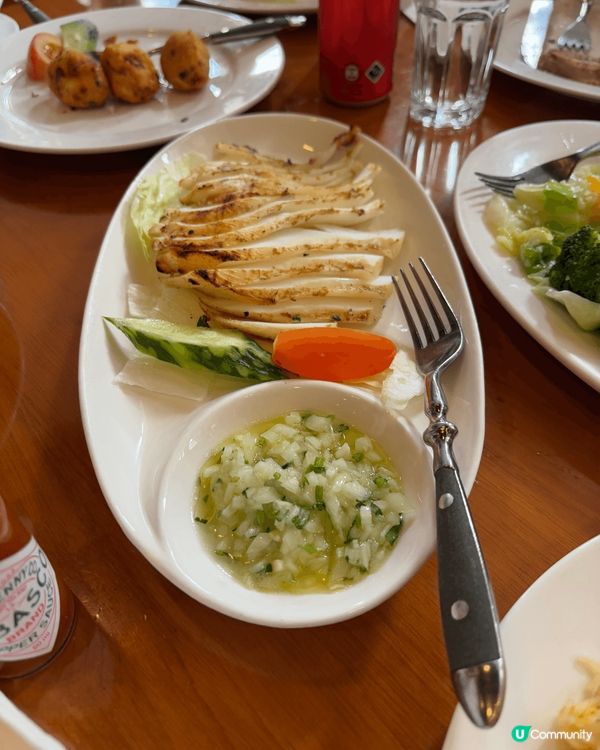 小飛象係澳門一間好出名嘅葡國餐廳，佢位於官也街。佢嘅嘢食係好...