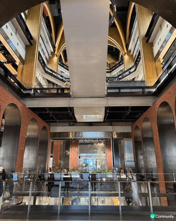 我要介紹呢個打卡熱點喺台北嘅新店，喺呢兩年開嘅一個大嘅商場，...