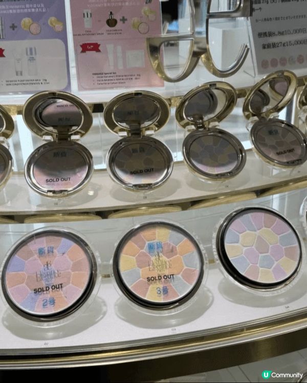 質感細緻豐盈，適合每天早上或定時使用，蜜粉餅如柔紗般自然遮蓋...