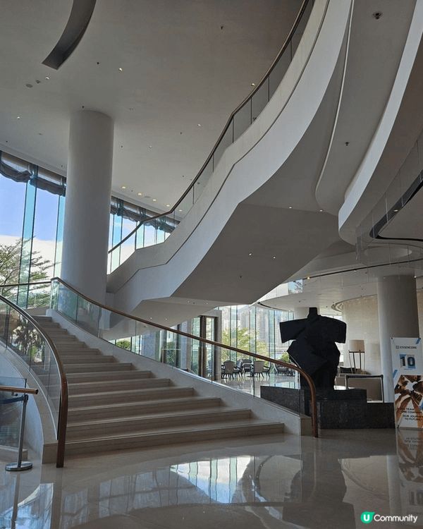 早前在香港嘉里酒店的大堂茶座，享用限時的買一送一aftern...