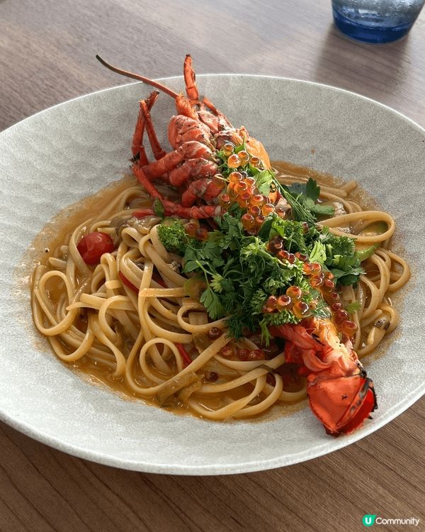 中午時間到中環碼頭一間非常有情調的Watermark 西餐食...