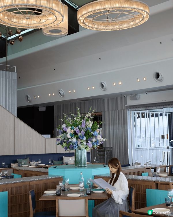 中午時間到中環碼頭一間非常有情調的Watermark 西餐食...