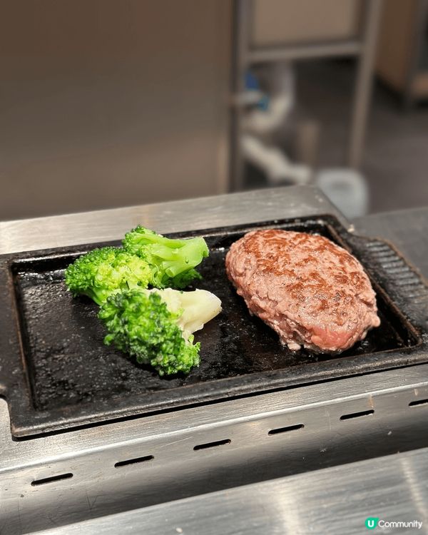 肉肉大米主打食日式牛肉漢堡，店內以開放式廚房製作漢堡，全店都...