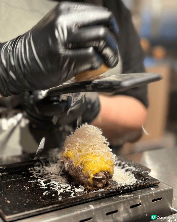 肉肉大米主打食日式牛肉漢堡，店內以開放式廚房製作漢堡，全店都...