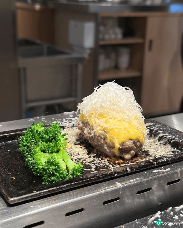 肉肉大米主打食日式牛肉漢堡，店內以開放式廚房製作漢堡，全店都...