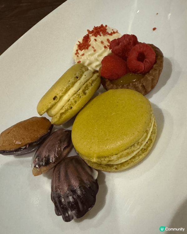 MR & MRS FOX位於East Residences服...