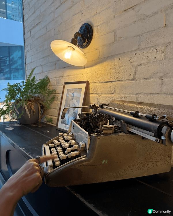 MR & MRS FOX位於East Residences服...