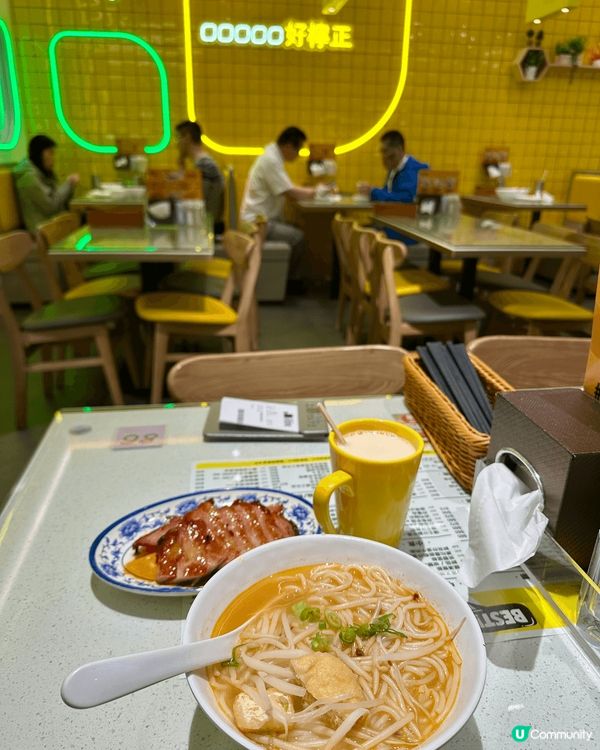 觀塘呢間茶記，門口定入面都感覺好清新，周圍都係檸檬，令胃口大...