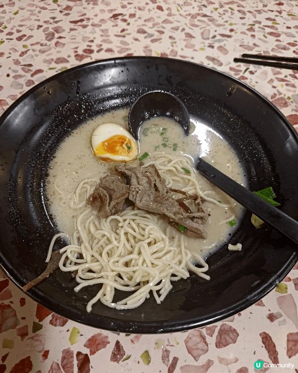 紅米。 套餐好食。 平民價。奶茶好飲。揾面出奇地好食。