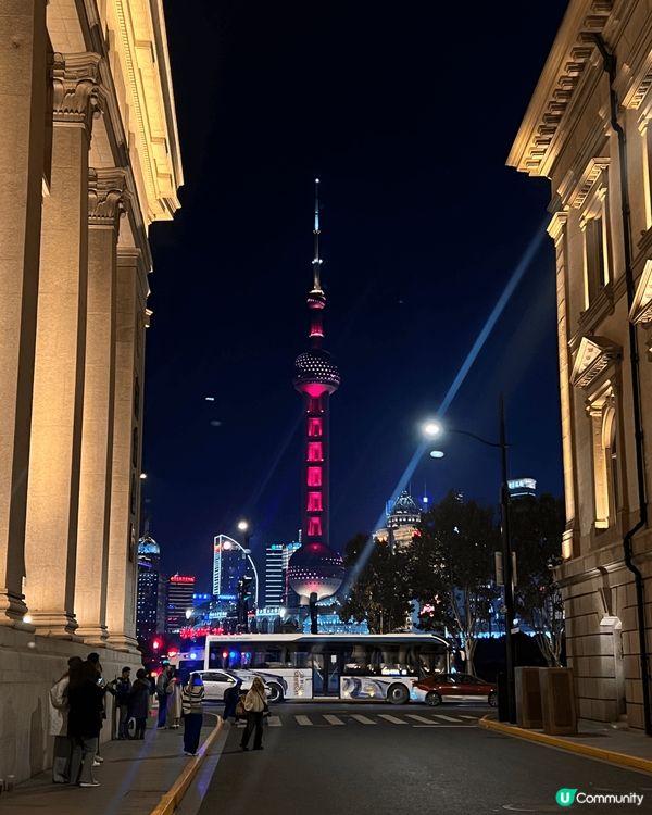 好鍾意去旅行睇到唔同地方嘅文化 而今次去上海夜景真係好靚 晚...