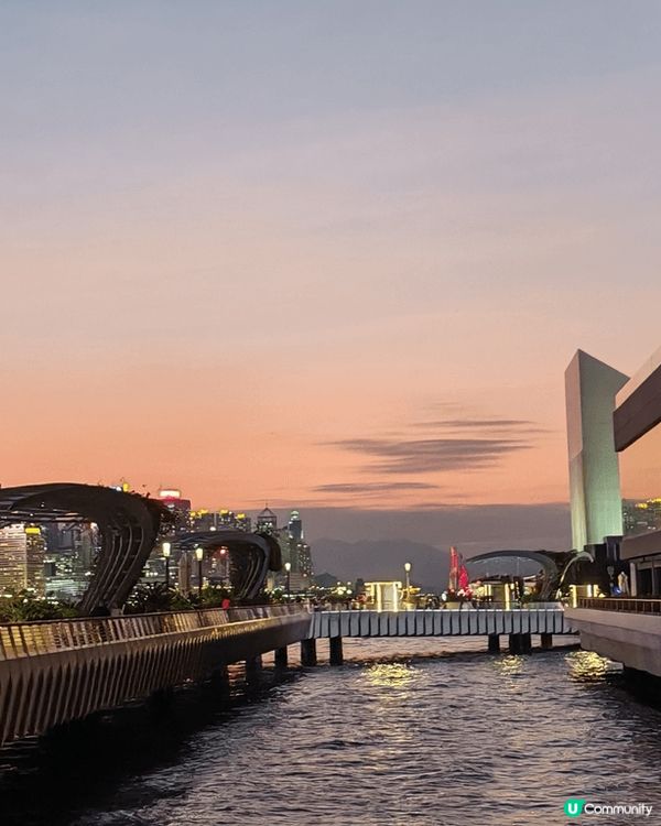 嚟到尖沙咀星光大道，一定要做三件事：**打卡、睇明星手印、睇...