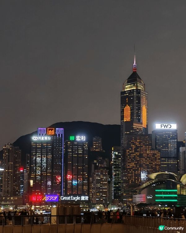 嚟到尖沙咀星光大道，一定要做三件事：**打卡、睇明星手印、睇...