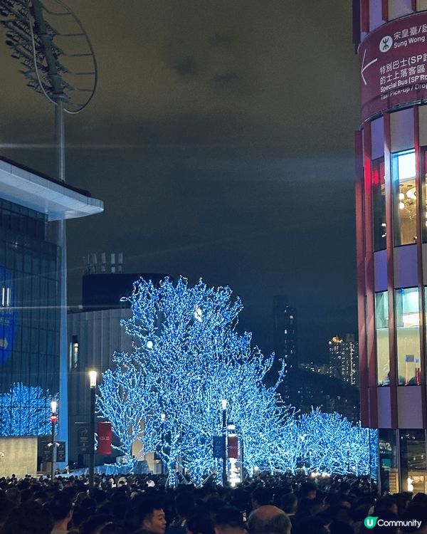 新開幕的啟德體育園裝修十分輝煌，燈飾亦很美，很像日本的六本木...