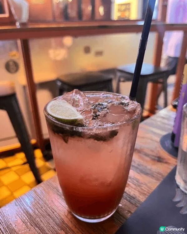 收工想同朋友開心chill🤟🏻行行下蘇豪區就見到 Holy ...