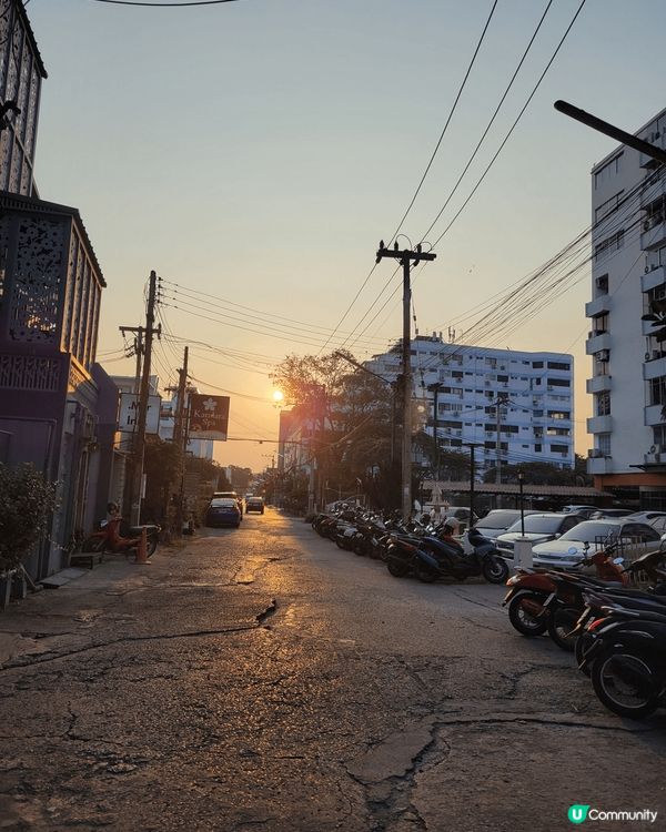 泰國之旅，多姿多采。可以見日出日落。旅遊景點，買手信。看瀑布...