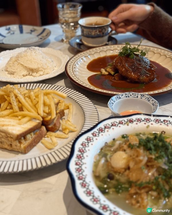 呢間餐廳係位於合和商場入邊主打日式懷舊餐廳，你見無論內外裝修...