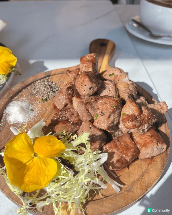 Layback Cafe & Bar 位於銅鑼灣時代廣場附近...