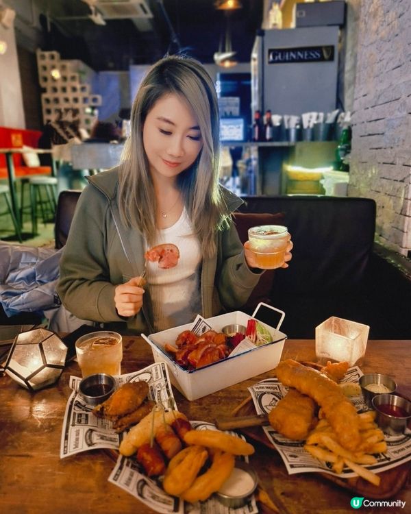 ## 工業風酒吧🍻，德國鹹豬手配醉檸茶！