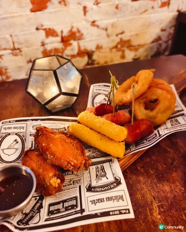 ## 工業風酒吧🍻，德國鹹豬手配醉檸茶！