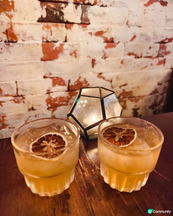 ## 工業風酒吧🍻，德國鹹豬手配醉檸茶！