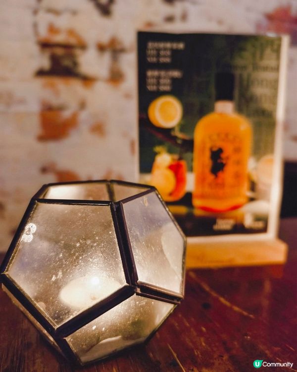 ## 工業風酒吧🍻，德國鹹豬手配醉檸茶！